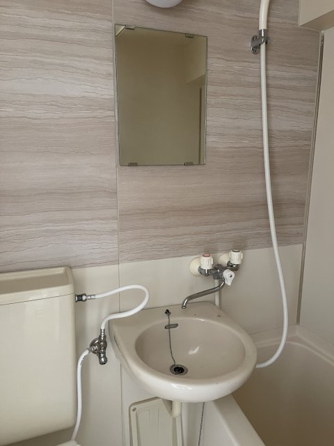 洗面設備　同物件別号室のものです。