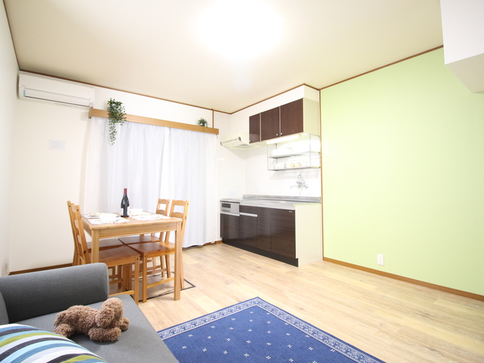 居室・リビング　※同系タイプ、他号室の写真です