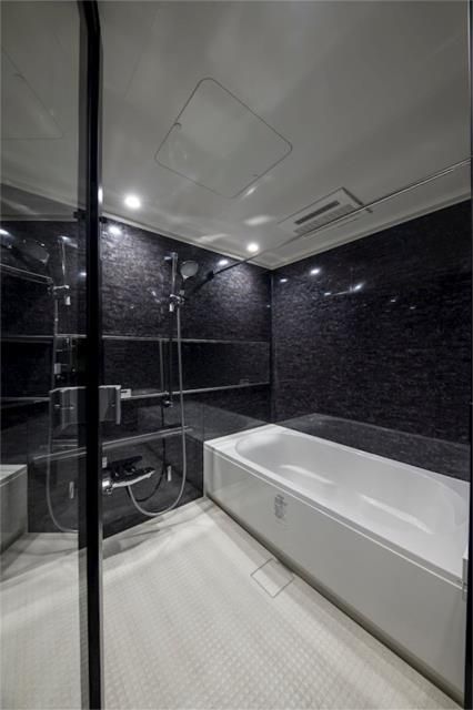 バス・シャワールーム　落ち着いた空間のお風呂です