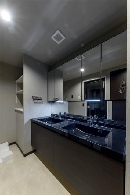 洗面設備　広い洗面スペース