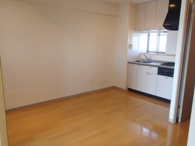 居室・リビング　【ＤＫ７帖】　お料理が楽しめるシステムキッチン★