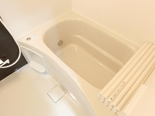 バス・シャワールーム　浴室乾燥機、追い焚き機能付きバス！