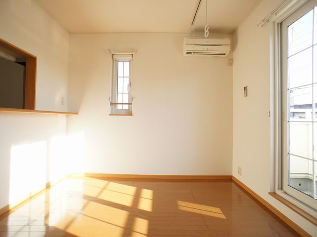 居室・リビング　快適に過ごせるエアコンが付いています♪