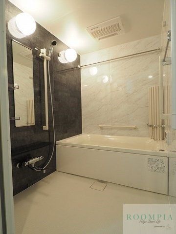 バス・シャワールーム　※同タイプの別のお部屋です。