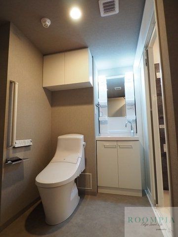 洗面設備　※同タイプの別のお部屋です。