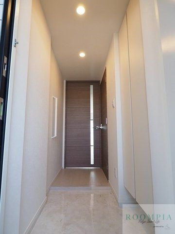 玄関　※同タイプの別のお部屋です。