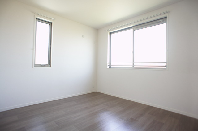 その他　２面採光なので、明るく風通しのよい過ごしやすいお部屋です♪