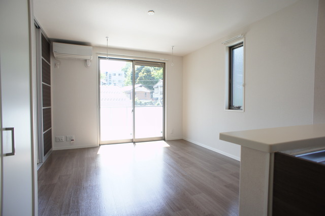 居室・リビング　自由に家具を配置できる広々としたリビングダイニングです♪