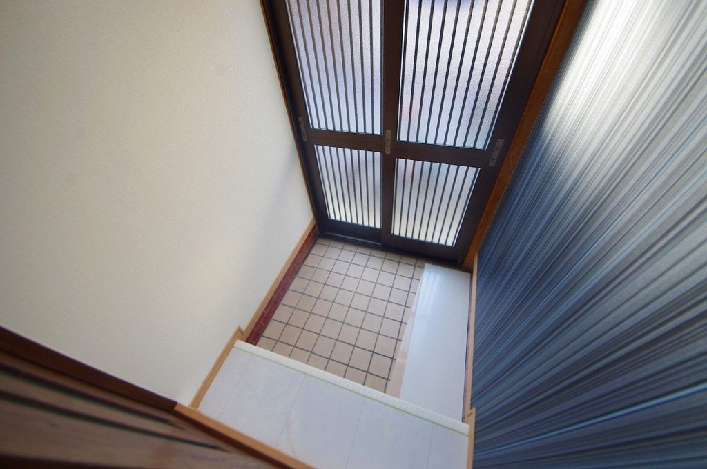 玄関　バルコニー