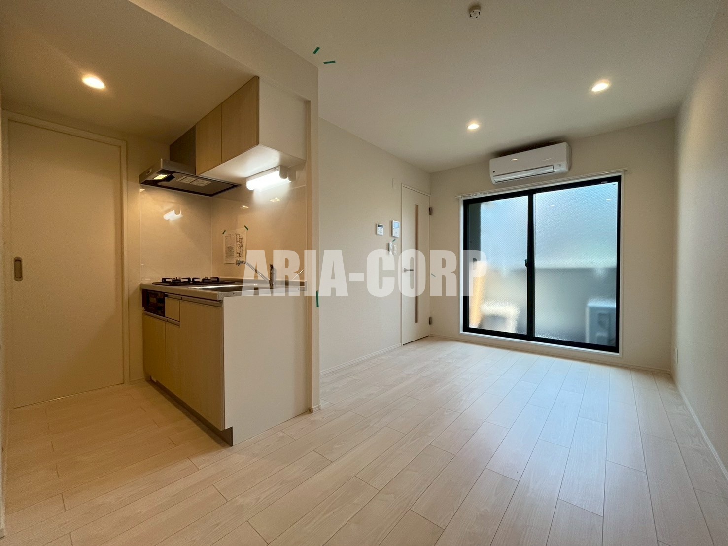 居室・リビング　白を基調としたお洒落な空間！デザイナーズ物件募集開始です！