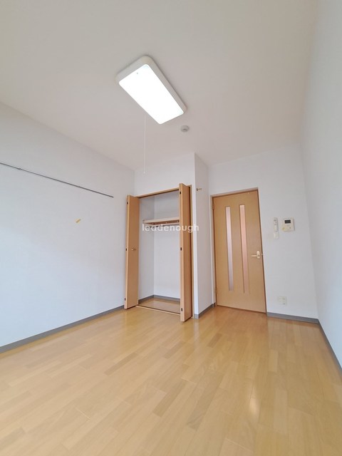 居室・リビング　同マンション別部屋