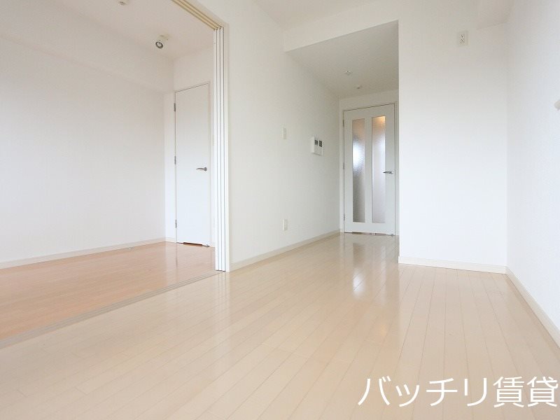 居室・リビング　別号室タイプの為、現状を優先いたします