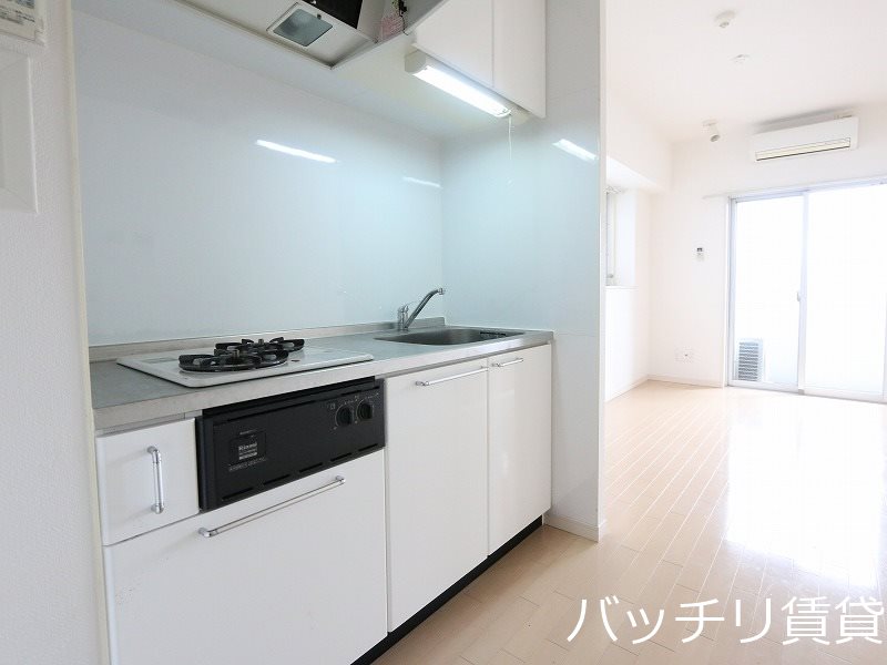 キッチン　別号室タイプの為、現状を優先いたします