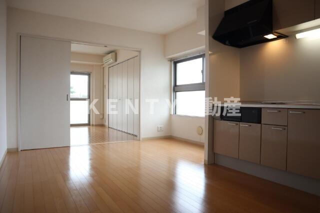 居室・リビング　ゆったり過ごせる居間です