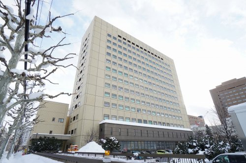 病院　札幌医科大学附属病院（病院）まで530m