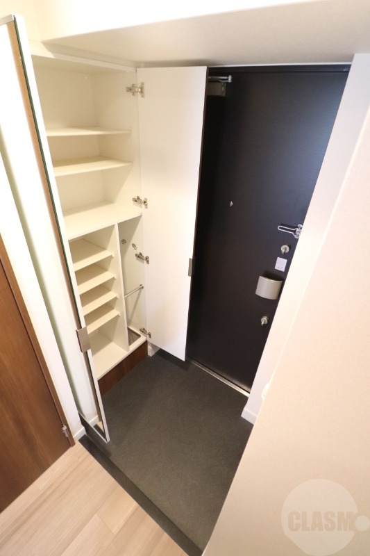 玄関　シューズボックスで玄関もスッキリ