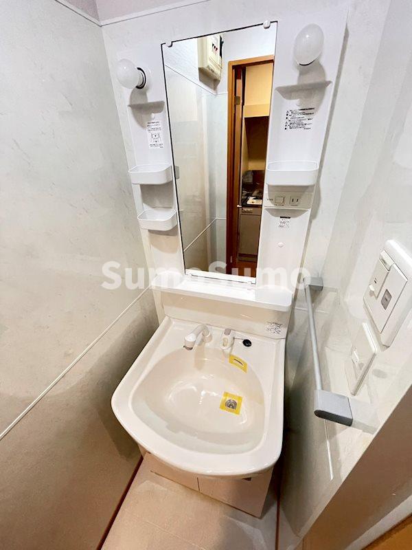 洗面設備　ゆったりとスペースのある洗面所