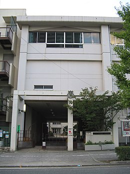 中学校　神戸市立御影中学校（中学校）まで408m