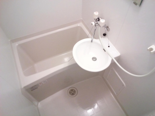 バス・シャワールーム　同物件、別号室のものです。