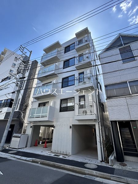 建物外観　コンクリート打ちっぱなしのオシャレな外観です