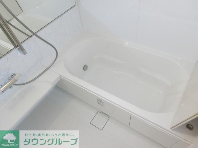 バス・シャワールーム　ゆったり入れる１坪バスです