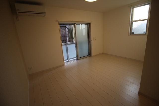 居室・リビング　明るいお部屋です