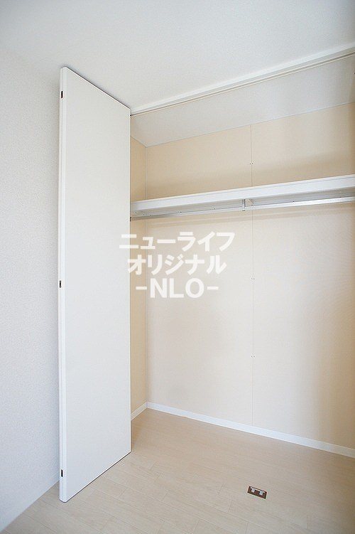 その他　6.2帖洋室収納☆棚がなく自由にレイアウト可能☆