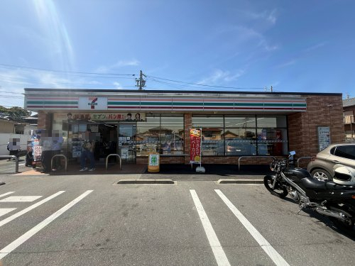 コンビニ　セブンイレブン　四日市河原田町店（コンビニ）まで911m