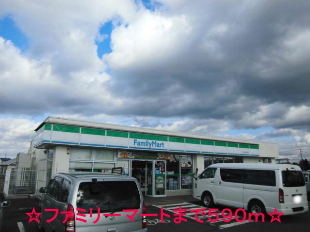 コンビニ　ファミリーマート（コンビニ）まで590m