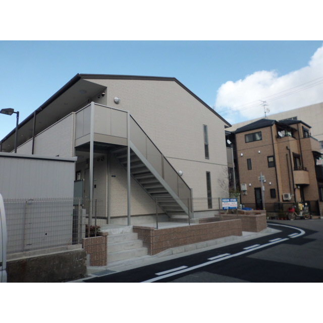 建物外観　宅配BOX付で不在時も安心です！
