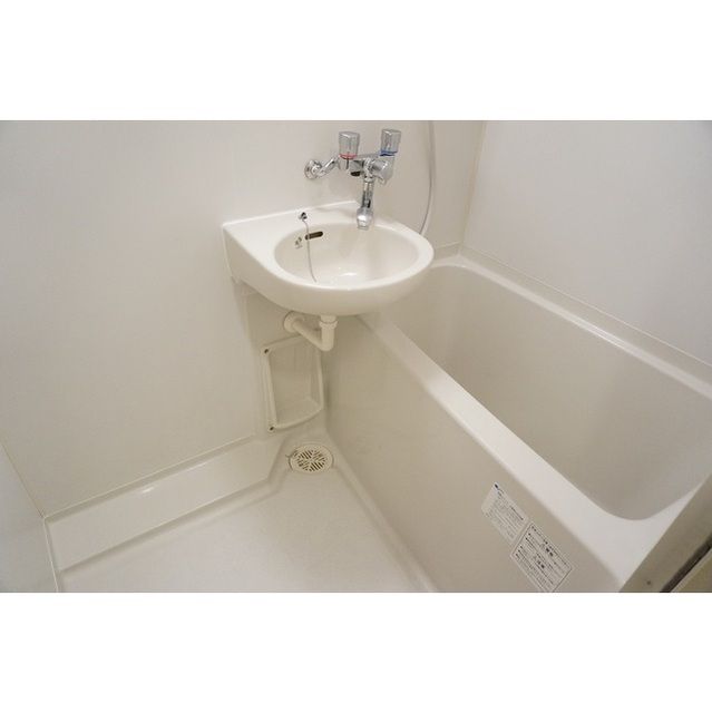 バス・シャワールーム　※別部屋の参考写真です。