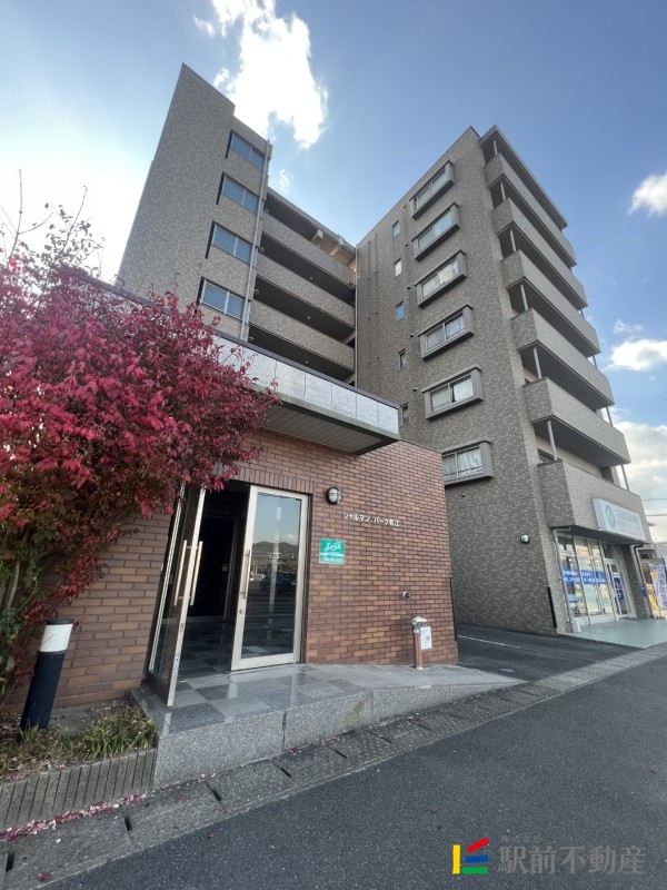 建物外観　7階建ての物件