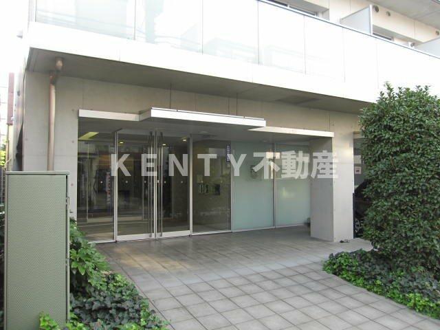 エントランス　落ち着いたエントランスです