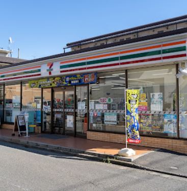 コンビニ　セブンイレブン（コンビニ）まで179m