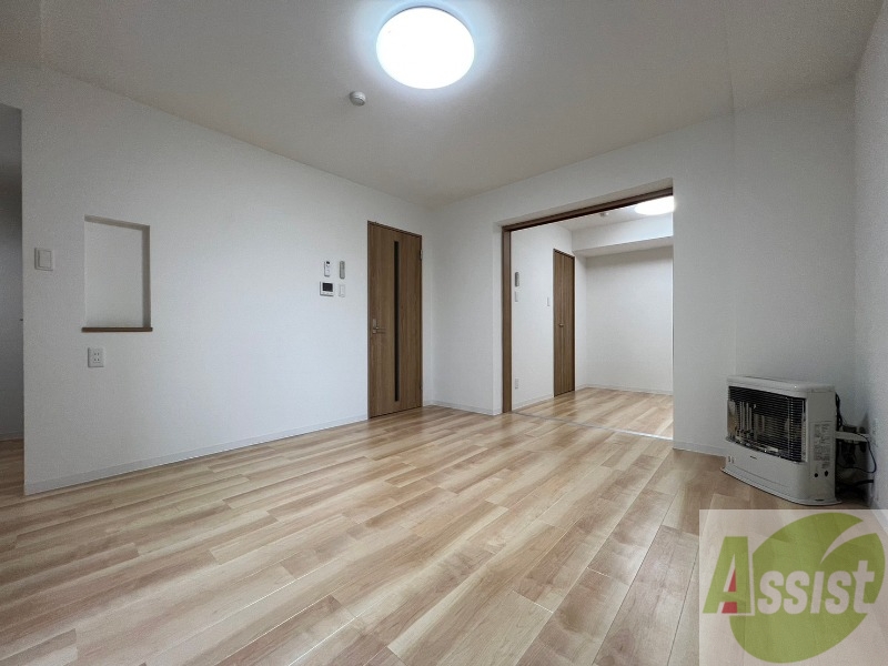 居室・リビング　広くてキレイなお部屋が広がっていて、充実した生活が送れそう。