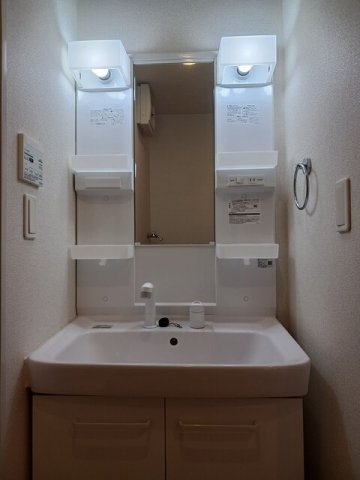 洗面設備　コンパクトで使いやすい洗面所