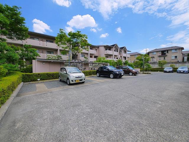 駐車場　駐車場があるので、車を買う予定の方も安心です