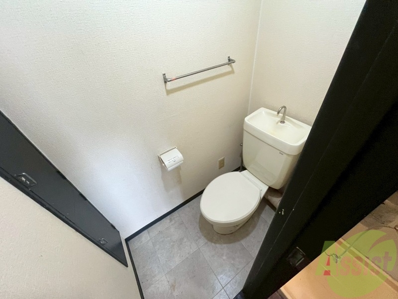 トイレ　こちらはトイレです。清潔感があり、安心して使用できます。