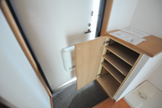 玄関　※別部屋参考写真