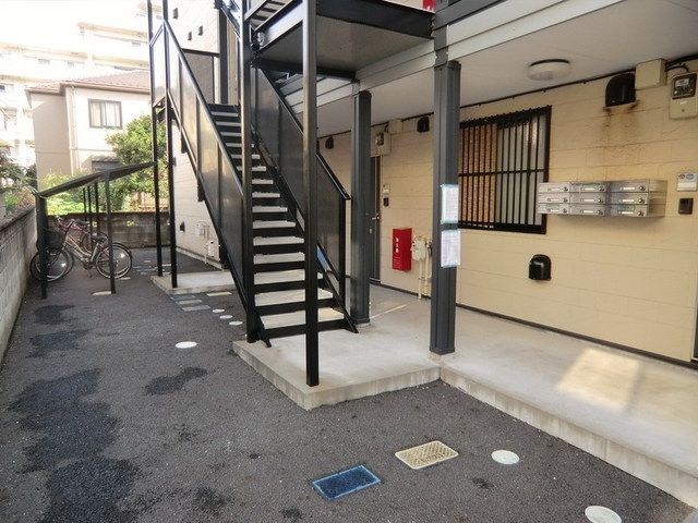 エントランス　お部屋のへのエントランス