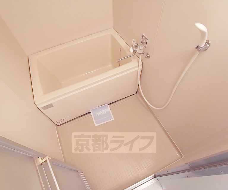 バス・シャワールーム　ゆったりと日頃の疲れを癒してください。