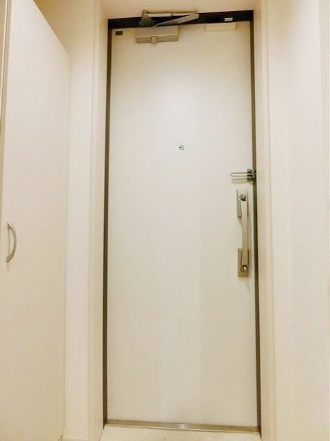 玄関　※同タイプの別のお部屋です。