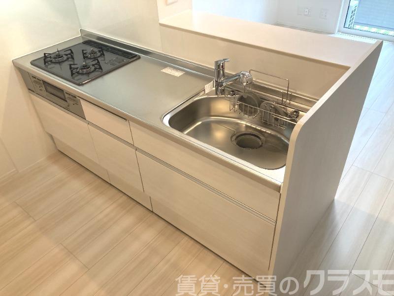キッチン　効率よくお料理できる３口コンロ付き♪
