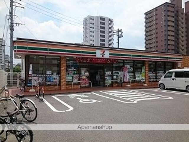 コンビニ　セブンイレブン（コンビニ）まで130m