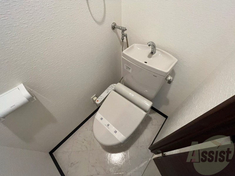 トイレ　ウォシュレット機能がついたトイレ。安心して使用できますね。
