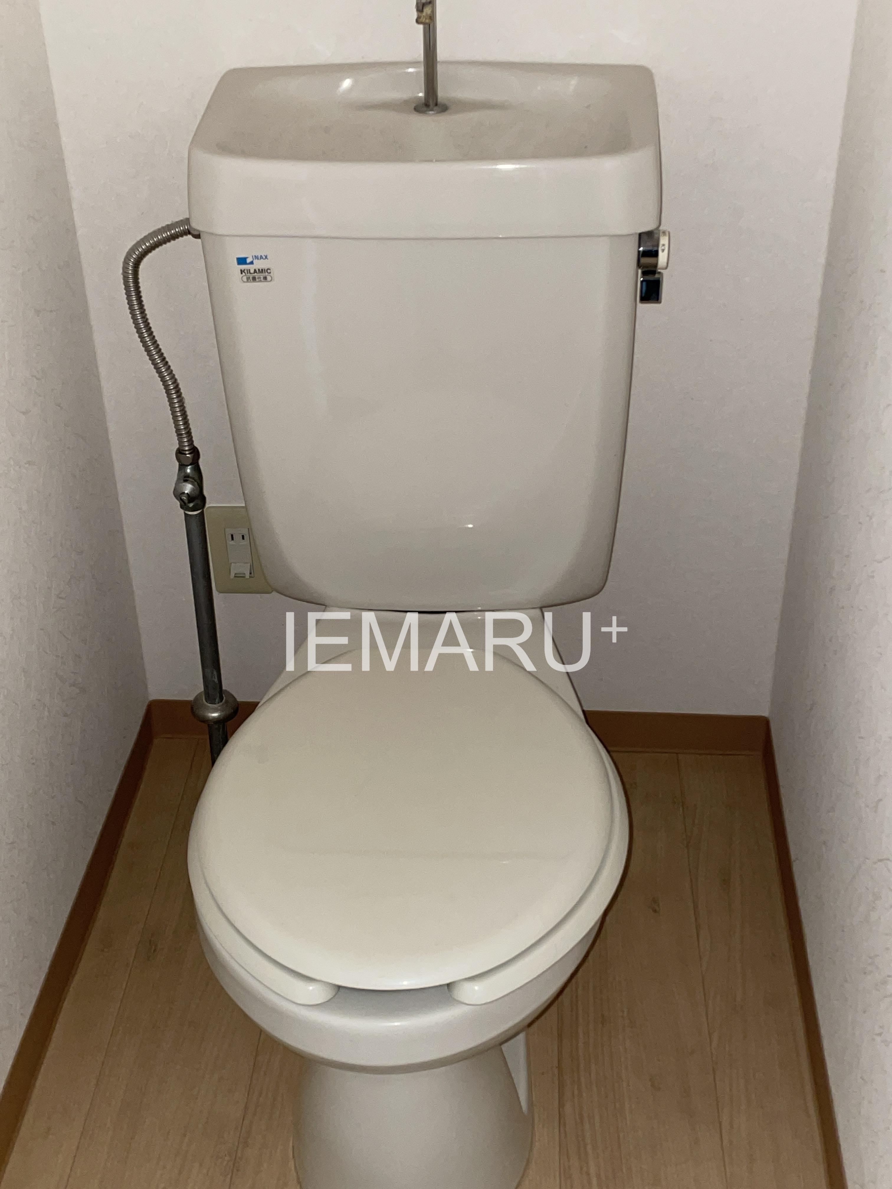 トイレ　同じ建物内の別のお部屋の写真です