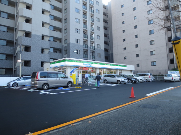 コンビニ　ファミリーマート　スリーウェル新横浜店（コンビニ）まで120m