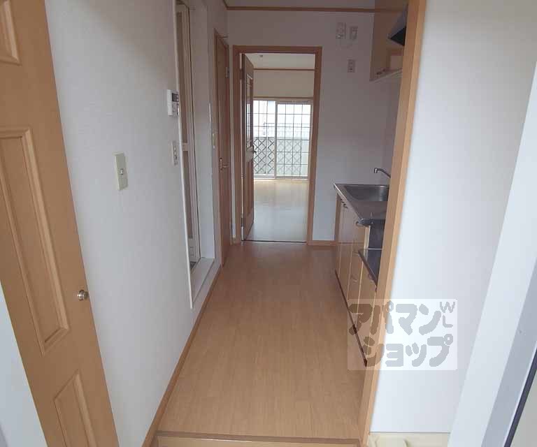 その他部屋・スペース　玄関からの廊下です。