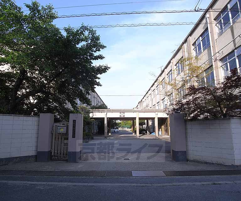 中学校　樫原中学校（中学校）まで1300m