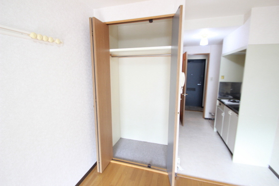 収納　写真は別の部屋のものです。